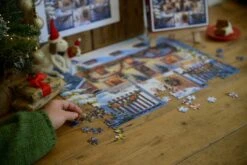Dogs In A Christmas Cottage Garden 1000 Or 500Piece Jigsaw Puzzle -All Jigsaw Puzzles DSC5451wr